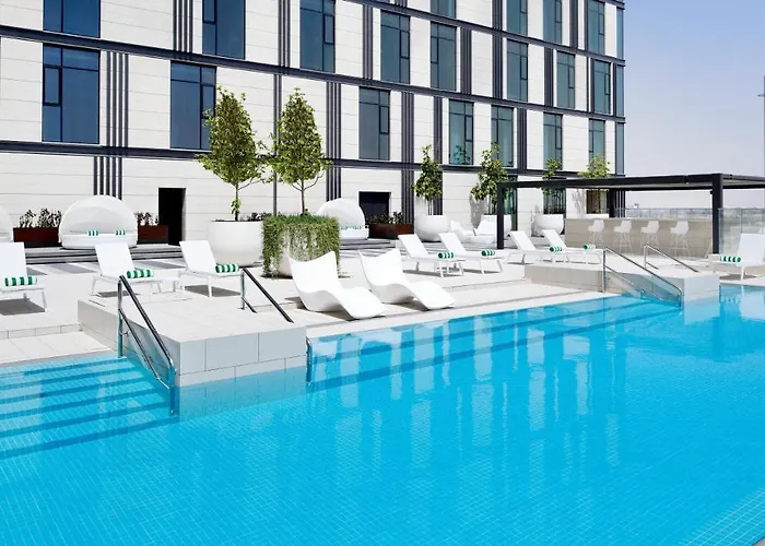 Holiday Inn Dubai Al-Maktoum Airport